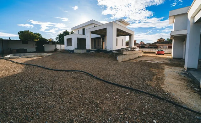 Promoción de 3 magníficos chalets independientes en Gines — 10