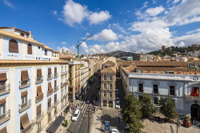 GRAN PISO EN PLAZA DEL CARMEN FRENTE AL AYUNTAMIENTO. — 50