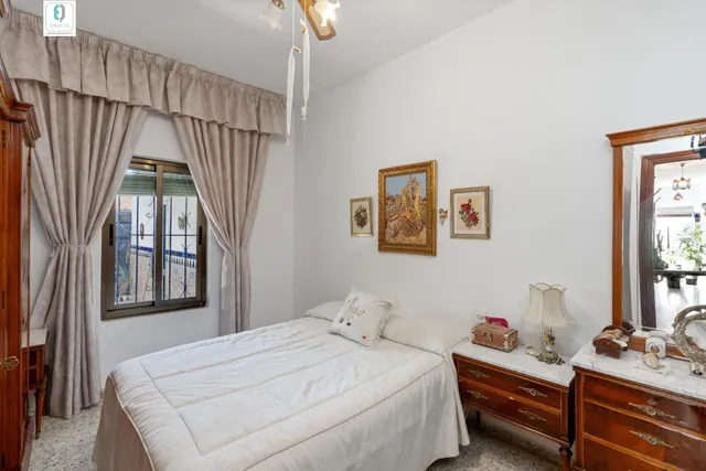 CASA CON TERRENO EN PLENO CENTRO DE ALBOLOTE — 11