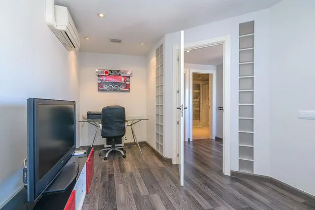 Exclusividad y diseño: 2º piso con ascensor, parking y suite de lujo — 40