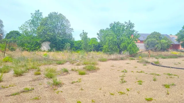 SAN MATEO DE GALLEGO,  PARCELA URBANA VALLADA de  1.860 m2. — 17
