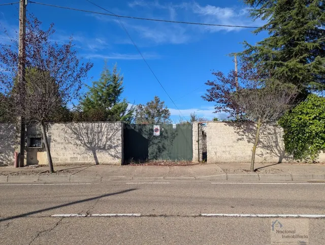 Casa-Chalet en Venta en Valverde De La Virgen León - foto 2