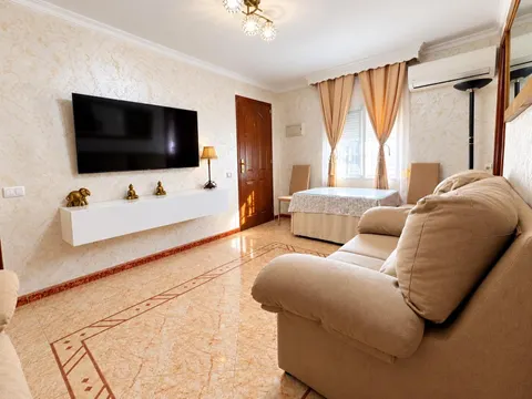 Bajo de 3 habitaciones con patio en Avenida La Serrana, Jerez de la Frontera