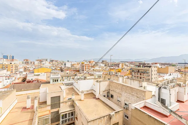 Ático en alquiler con vistas despejadas en zona Correos. — 22