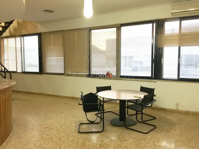 Local comercial 430m² en alquiler - Poligono El Pla