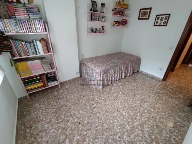 PISO DE CUATRO habitaciones SIN ASCENSOR. MUY BUENA ZONA — 9