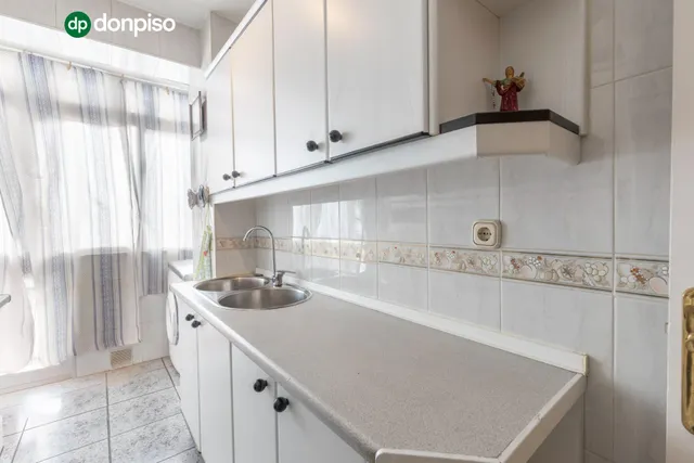 Piso 3 habitaciones en Calle Santa Margarita, junto Cmno. Bajo de Huétor — 23