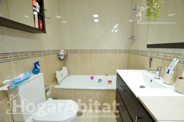 Respira paz entre el mar y la montaña en este exclusivo chalet pareado reformado con piscina privada, solárium y parking — 42