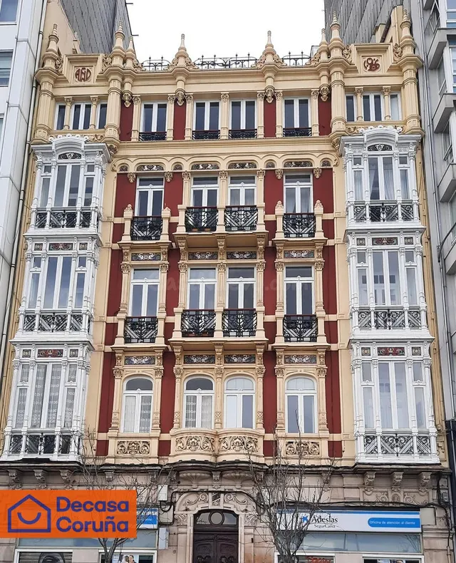 Vivienda en Exclusivo edificio Modernista, en Linares Rivas,