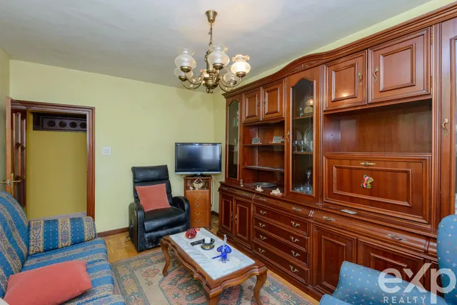 Piso de 3 habitaciones en Oviedo – cocina independiente y excelente potencial — 10