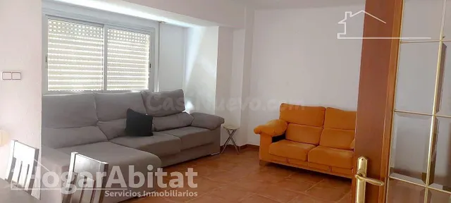 MUY AMPLIO, LUMINOSO Y SEMIREFORMADO CON BALCÓN
