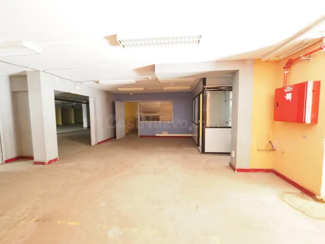 SE VENDE LOCAL COMERCIAL EN RUBI, ZONA MERCAT - foto 4