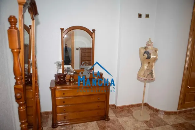 *595.000€* inmobiliaria la mancha vende casa en el barrio de san pablo de Albacete — 37
