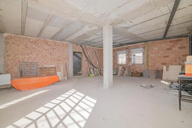 EDIFICIO EN VENTA EN MORALEDA DE ZAFAYONA — 43