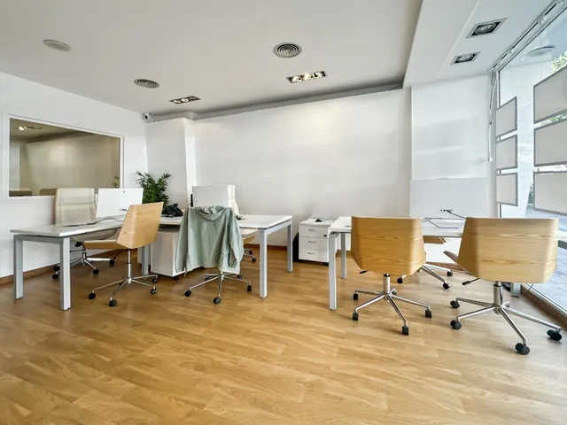 PLANTA BAJA EN LA MEJOR AVENIDA DE MARBELLA — 12