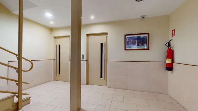 Amplia Vivienda en Avenida César Augusto con Garaje — 35