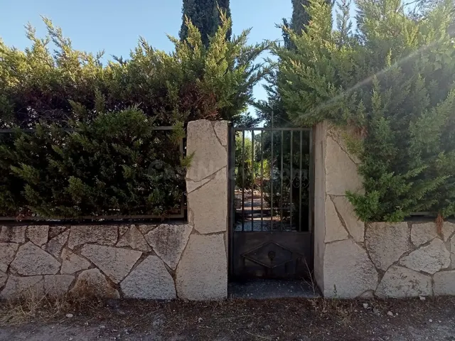 Chalet independiente de una sola planta con parcela llana de - foto 5