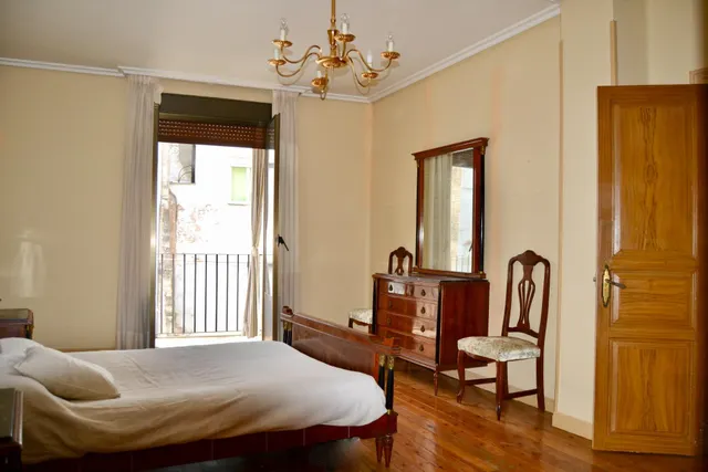 AMPLIA VIVIENDA EN EL CORAZON DE PAMPLONA — 44