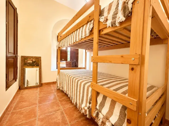 Cortijo con 2,5 hectáreas de olivar en producción a 2 km de  - foto 5
