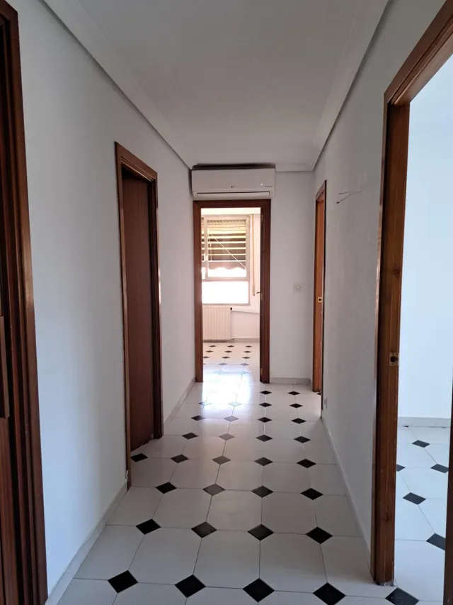 Amplio piso con 4 dormitorios y vistas al mar y Benidorm en zona Levante. — 17
