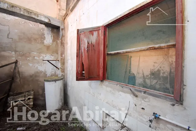 ¡Hazla a tu gusto! Casa amplia y luminosa de tres alturas para reformar, cerca del ayuntamiento — 12