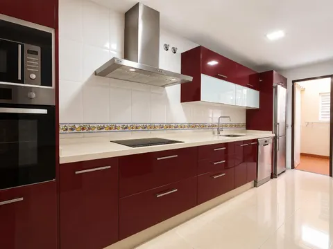 SE VENDE VIVIENDA DE TRES DORMITORIOS, DOS PATIOS PRIVADOS Y GARAJE EN ALGECIRAS, MIRADOR DE MONCAYO.