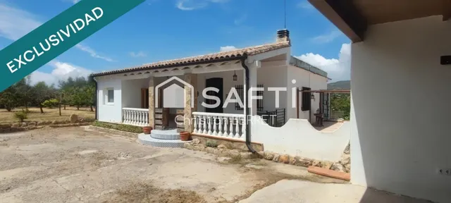 Chalet independiente con piscina y gran parcela. — 31