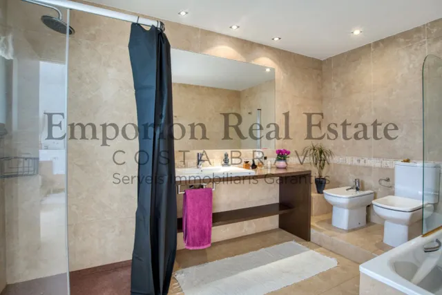HERMOSA CASA CON PISCINA CERCA DE LA PLAYA - VENTA O ALQUILER CON OPCION A COMPRA — 34