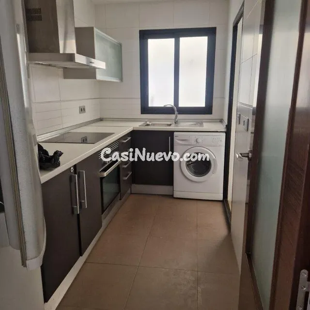 Céntrico piso de dos dormitorios y dos baños para invertir e - foto 2