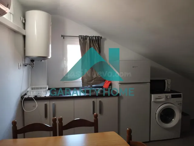¡SE ALQUILA APARTAMENTO ABUHARDILLADO REFORMADO! - foto 2