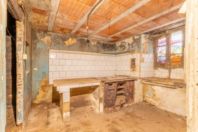 Casa de piedra en Forcarei con 363 m2 y patio – oportunidad de rehabilitación — 10