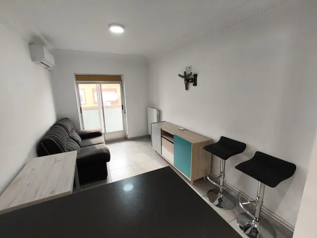 Piso de 72m2 útiles. Distribuido en tres dormitorios, salón, cocina y baño — 6