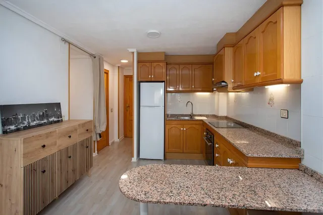 GRAN APARTAMENTO EN TORREVEIJA: 2 HAB,1  BAÑO — 6
