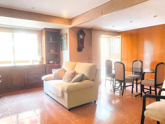Malilla a tu alcance: 3 habitaciones y espacio para hacerlo  - foto 3