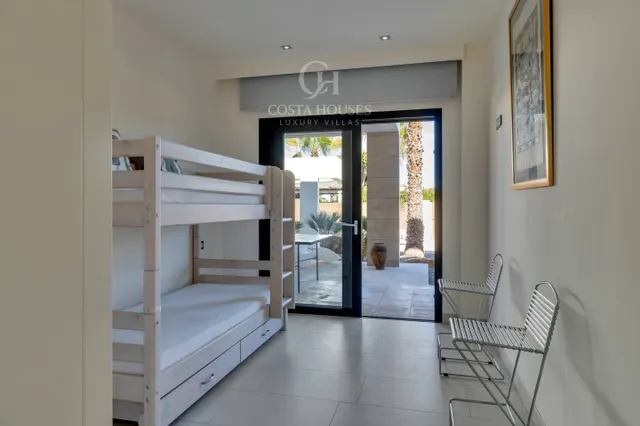 Villa vitalis · arquitectura, luz y bienestar privado frente al montgo javea — 38