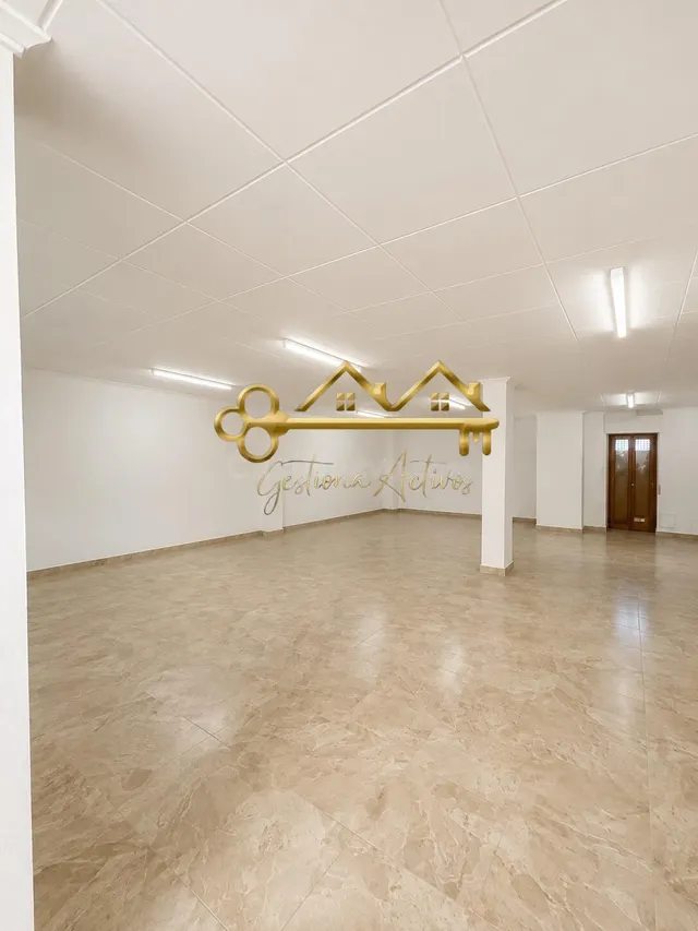 LOCAL COMERCIAL TOTALMENTE REFORMADO CON BAJO Y DOS PLANTAS  - foto 3