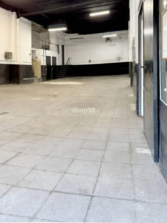 AMPLIO LOCAL COMERCIAL A PIE DE CALLE EN DRA CASTELLS - foto 2