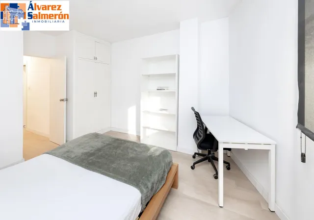¡Oportunidad Única en Granada! Piso Espectacular  en Plaza de Gracia — 16