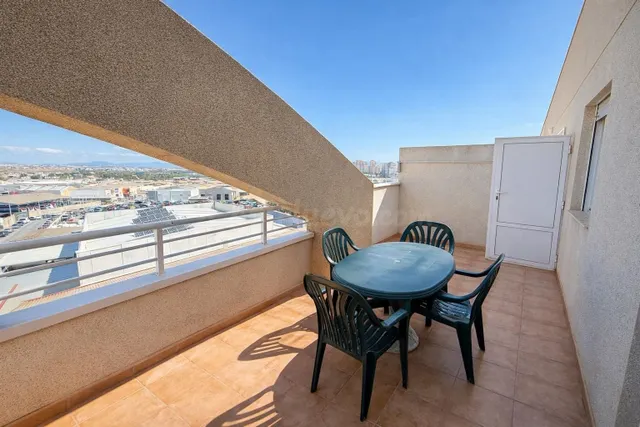 ático con gran terraza y piscina