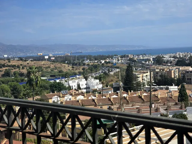 Chalet independiente con gran jardín y espectaculares vistas al mar — 36