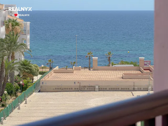 La Veleta! Exclusivo ático reformado con encanto + Amplia terraza con vistas maravillosas al mar (200 m de la playa) — 12