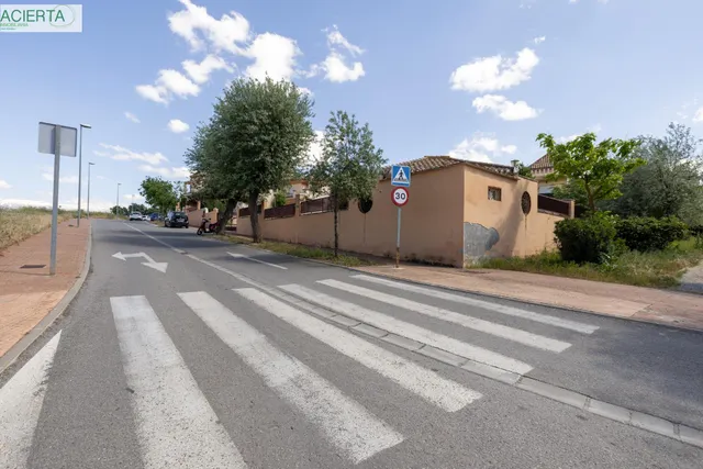 Ponemos a la venta esta preciosa casa en Urbanizacion cerrada, con zonas comunes y piscina comunitaria. — 46
