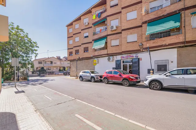 Un mostrador, un oficio, un local o un piso que puede ser tuyo — 23