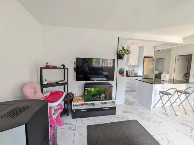 CHALET CON PISCINA EN URBANIZACIÓN — 10