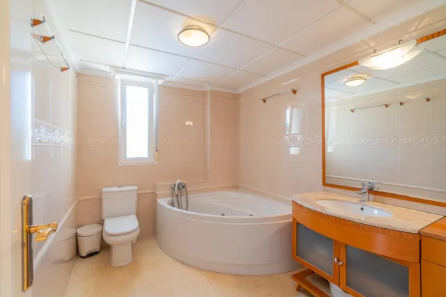 Villa exclusiva de 419 m2 con piscina privada a 200 m del mar en Torre la Mata — 22