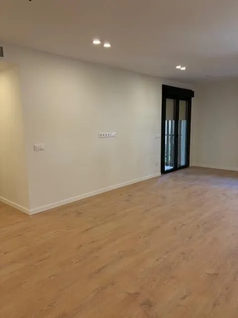 Exclusivo piso reformado en el corazón de Jerónimos, Madrid — 9