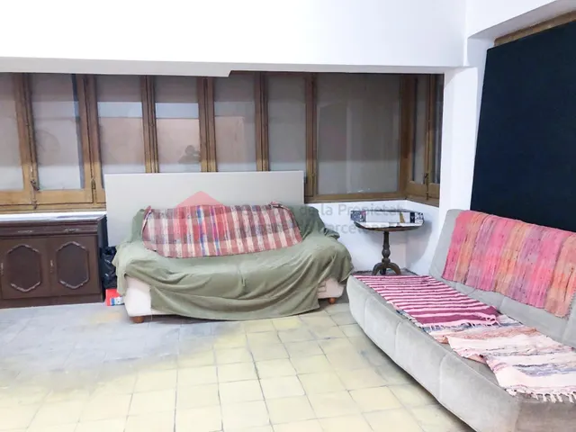 Local comercial de 990 m2 distribuidos en 2 plantas y con 2 viviendas. — 19