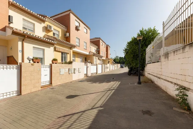Adosado en venta en Barrio de los Periodistas - Granada - foto 2