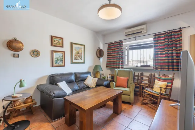 Chalet pareado con piscina, jardín y bonitas vistas a Granada en La Zubia — 17