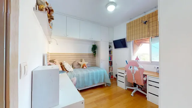 PISO DE RECIENTE CONSTRUCCIÓN CON AMPLIA TERRAZA, PISCINA, GARAJE Y TRASTERO — 27